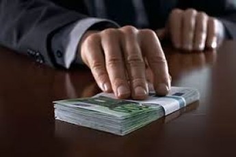 Посадовці волинського підприємства «відкупилися» від криміналу за 700 тисяч гривень