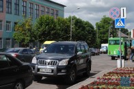 Паркування по-депутатськи, або як обранець волинської громади лишив автівку посеред дороги ФОТО