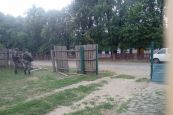 Бурштинова лихоманка. Старателі влаштували стрілянину, є поранені ФОТО