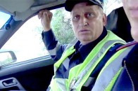 На посту ДАІ на хабарах грошима та рибою спіймали «перевертня» в погонах ВІДЕО
