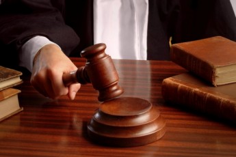 На Маневиччині неповнолітнього сироту не дозволили виставити на вулицю