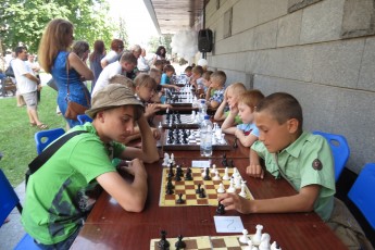 Луцькі інтелектуали злетілись на дитячий шаховий турнір