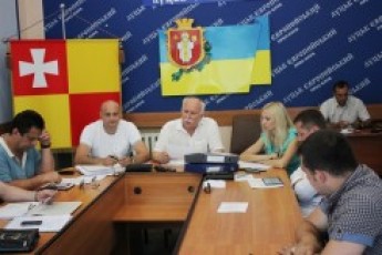 Прибудинкові території багатоквартирних будинків хочуть віддати лучанам