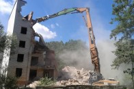 Біля Луцька знесли недобудовану багатоповерхівку ФОТО