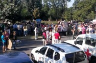Мешканці Донецька вийшли на мітинг з плакатами «Пора відкрити очі» ФОТО