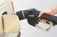 На українських АЗС продовжує дешевшати пальне