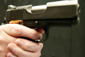 На Одещині невідомий влаштував стрілянину у барі і поранив міліціонера