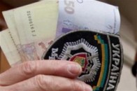 Волинського ДАІшника зловили на хабарі у 500 доларів