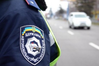 На Волині затримали автівку зі зброєю та наркотиками