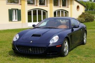 Скільки багатії щомісячно сплачують за свої VIP-автівки