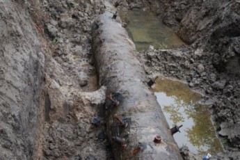 У Луцьку нарешті оновлюють наскрізь прогнилий водопровід ФОТО
