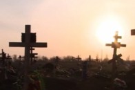 Шокуюче відео, як Чорний тюльпан шукає загиблих на Донбасі ВІДЕО