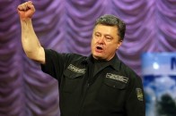 Порошенко схвалив скасування податків на пенсії військовим