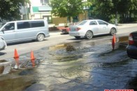 Через прорив каналізації у Луцьку заливає вулицю ФОТО