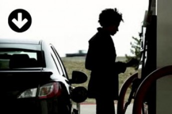 На українських АЗС різко «впали» ціни на пальне