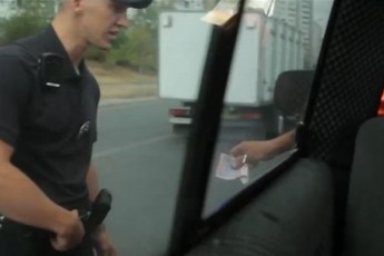 Журналісти запропонували патрульній поліції хабар ВІДЕО
