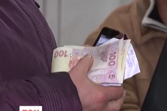 Скасовують «зарплатне рабство»: українці самі обиратимуть банк для отримання виплат ВІДЕО