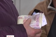 Скасовують «зарплатне рабство»: українці самі обиратимуть банк для отримання виплат ВІДЕО