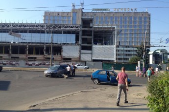У Луцьку сталася аварія за участю двох автівок ФОТО