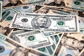 На Рівненщині намагалися втюхати банку 2 тисячі фальшивих доларів