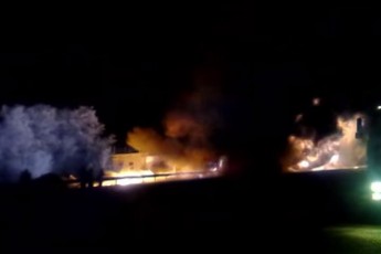 Під Полтавою перекинувся та спалахнув бензовоз: є постраждалий ВІДЕО