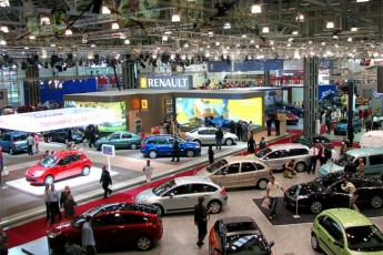 Українці раптом масово кинулися в автосалони