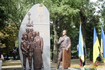 На Луцькому Меморіалі відкрили пам’ятник Героям ФОТО