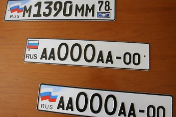 Кримчани масово відмовляються вішати на автомобілі держномери окупантів