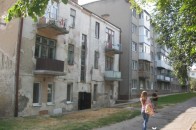 У центрі Луцька люди живуть без каналізації та туалету ФОТО