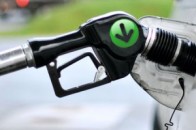 Втіха для водіїв. На українських АЗС знову подешевшало пальне