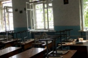 1 вересня бойовики наставлять зброю на школярів