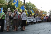 Протест під стінами Кабміну: вимагають відставки Порошенка ФОТО