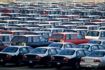 Які автівки купували українці в останній місяць літа