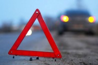 Нічна аварія поблизу Луцька: легковик «влетів» в придорожнє дерево