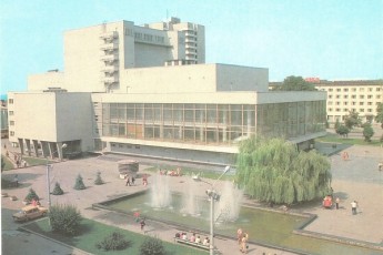 Ганебний довгобуд у центрі Луцька: сподівання та невтішні прогнози