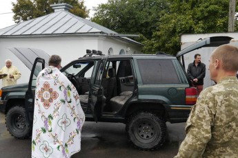 Таємні благодійники передали бійцям 14-ї бригади позашляховик