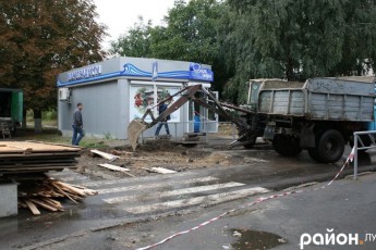 На Дружби Народів у Луцьку поспіхом до виборів завершують ремонт