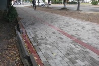 Щойно відремонтована вулиця у Луцьку розвалюється просто на очах ФОТО