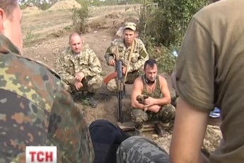 Реалії війни: бійцям на передовій видали цвілий хліб і смердюче м'ясо ВІДЕО