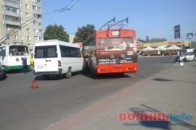 У Луцьку мікроавтобус протаранив тролейбус