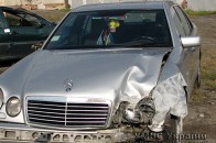 На Волині елітна автівка злетіла у кювет та протаранила паркан. ФОТО