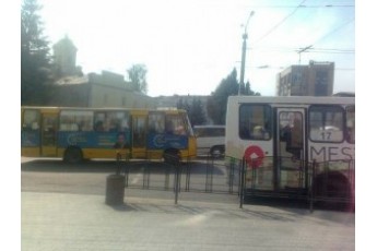 ОПОРА зафіксувала на луцьких маршрутках передвиборчу рекламу політичної сили