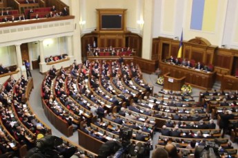 Дефолт чи не дефолт. Рада сьогодні голосуватиме за закони про реструктуризацію боргу