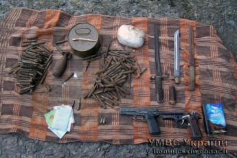 Правоохоронці виявили у волинянина великий арсенал зброї. ФОТО