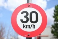 В Україні хочуть обмежити швидкість авто до 30 км/год