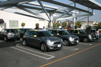 Рада дозволила українцям безкоштовно отримати авто, видані як гумдопомога