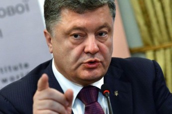 Порошенко відповів на петиції про зброю та автомобілі