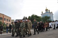Жалобний кортеж. Домовину з волинянином несли на руках через усе місто ФОТО