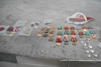 Волинські прикордонники затримали колекцію радянських медалей. ВІДЕО