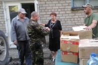 Волинські бійці віддають донеччанам свої харчі. ФОТО
